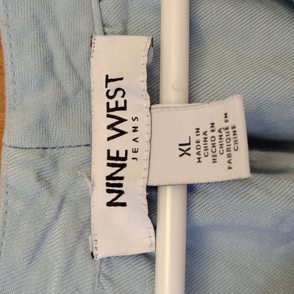 Nine West Jeans Women's  Light Blue Woven Top - Picture 2 of 9